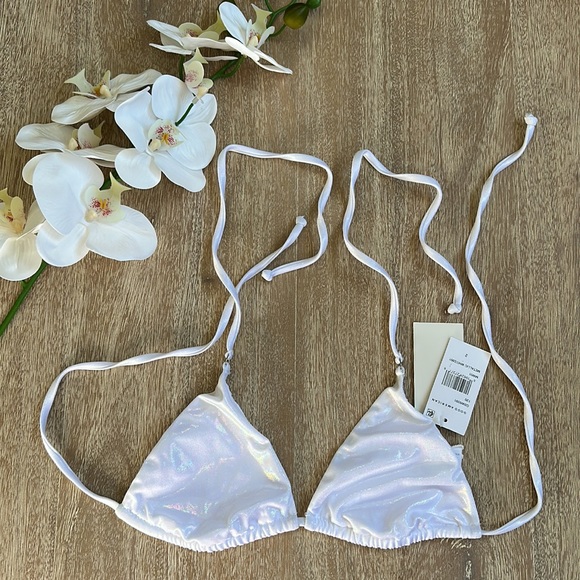 Good American Foiled Tiny Ties Triangle Bikini Top in Metallic White Size 2 - Picture 6 of 10